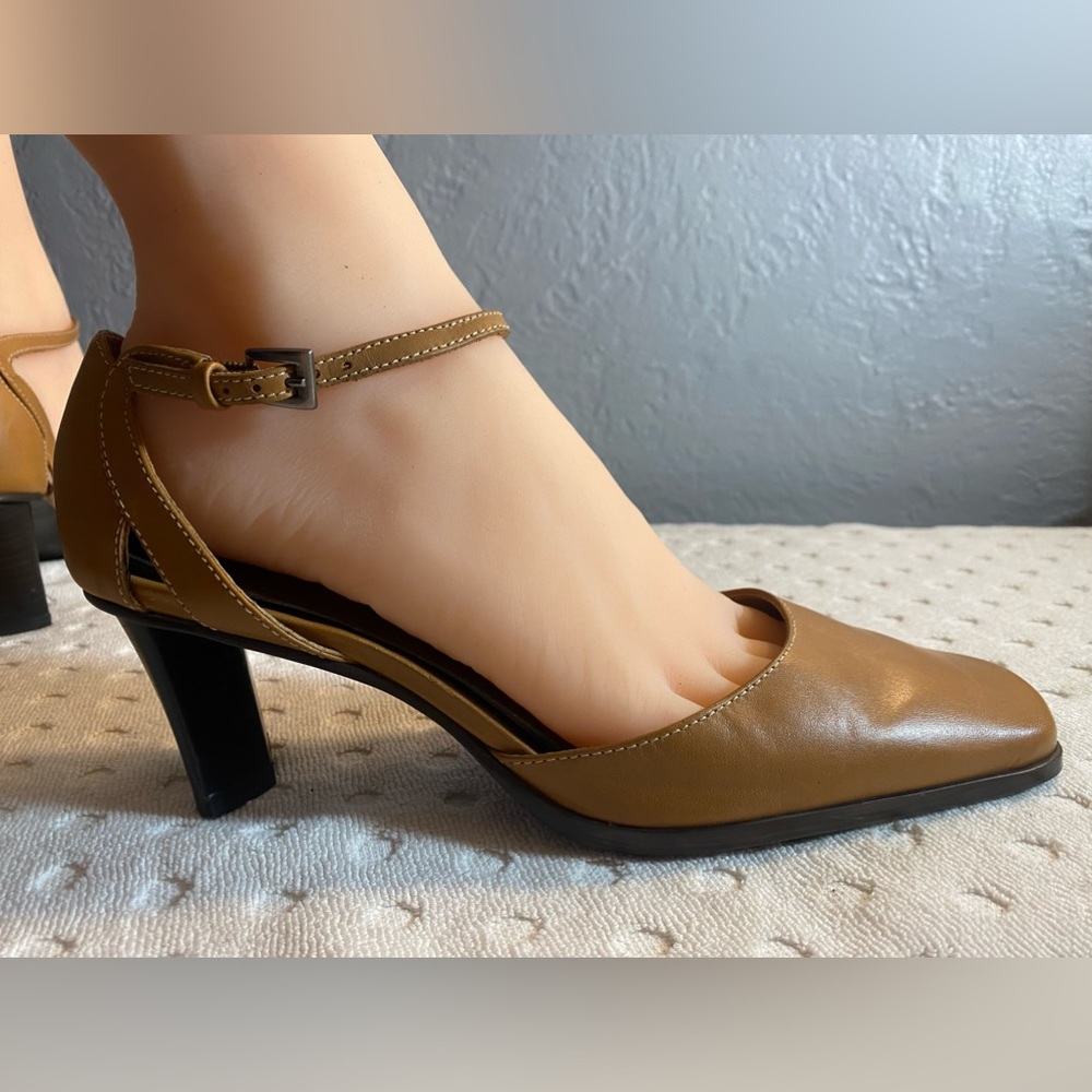 Vintage HILLARD & HANSON Gina Cognac Ankle Strap Shoe